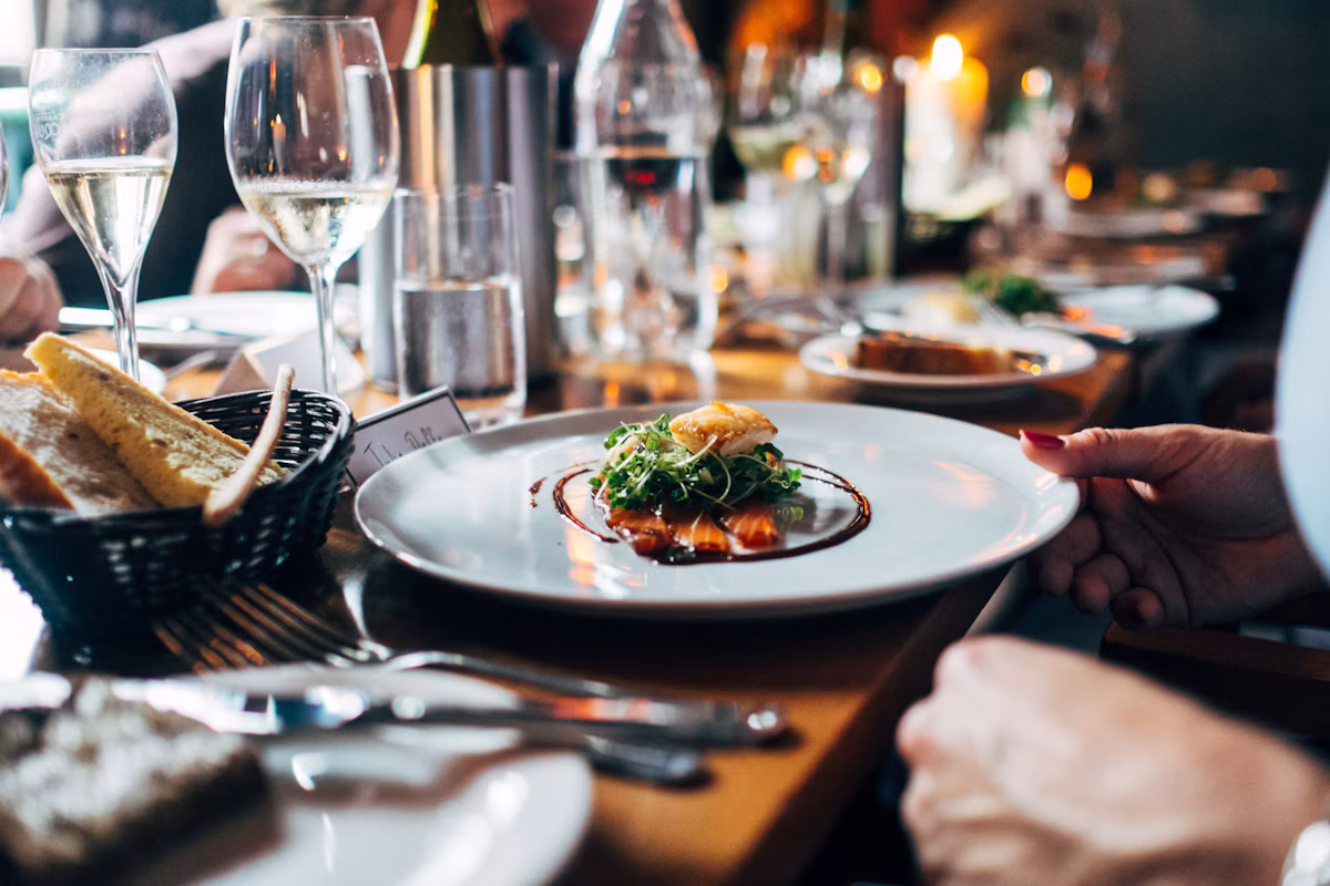 Gala-Dinner und Hochzeits-Menü frisch angerichtet